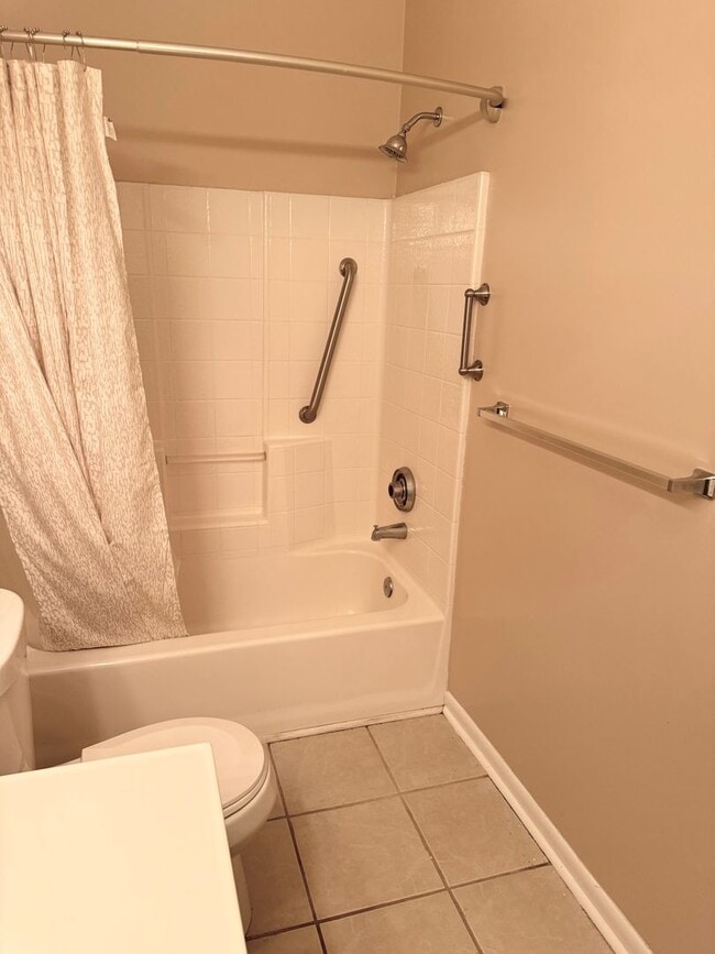 Building Photo - Awesome, 2 story, end unit condo right across from Honey Bee Golf Course in Virginia Beach-