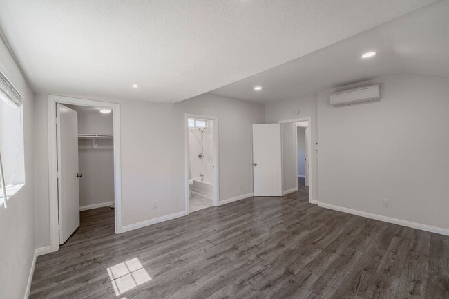 Building Photo - Beautifully updated 2 bed, 2 bath single-family home in Logan Heights