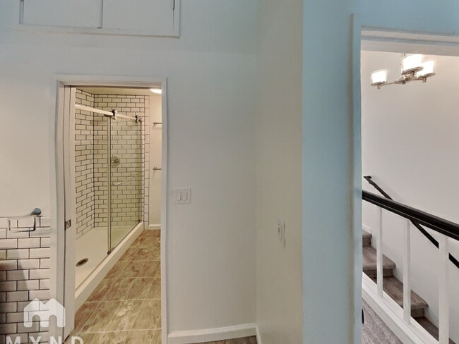 Building Photo - 102 Glenbridge Ct