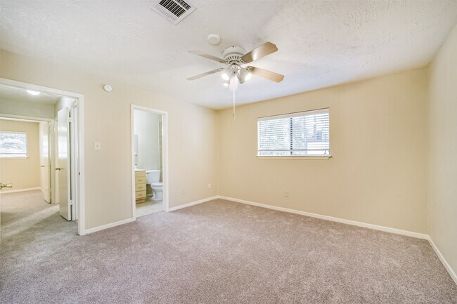 Building Photo - 3 Hedgebell Ct