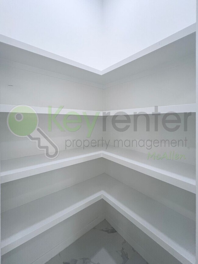 Building Photo - Beautiful  Upgarded 3 b/2.5 bath Home in Alton.Don't Miss Out!