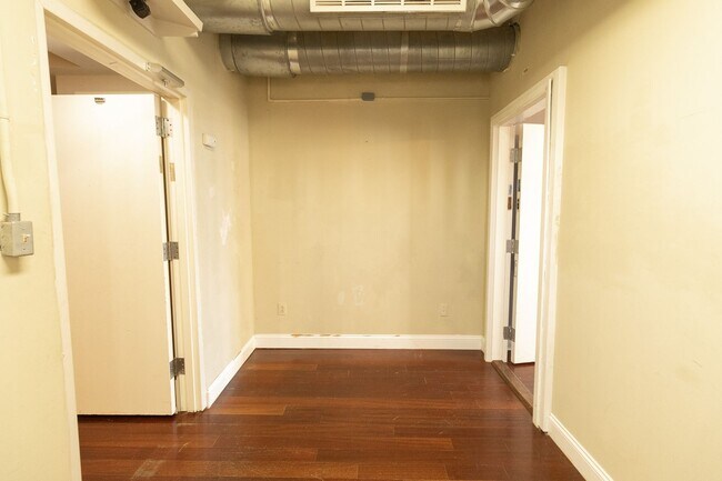 Building Photo - Upscale Luxury Downtown Apartment
