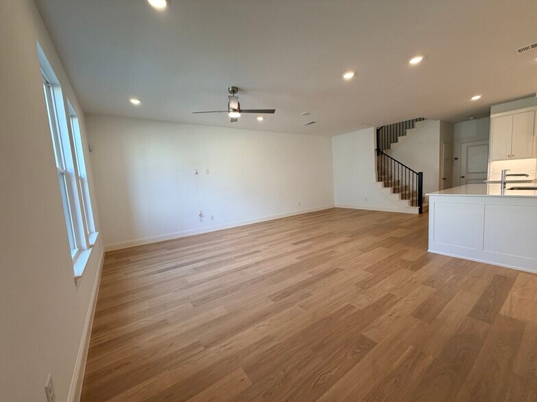 Living room - 4809 Lunker St