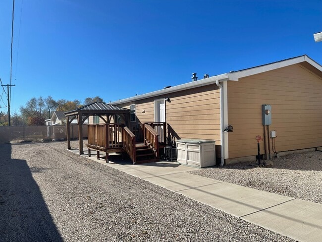 Building Photo - Beautifully updated Mobile Home in Carson ...