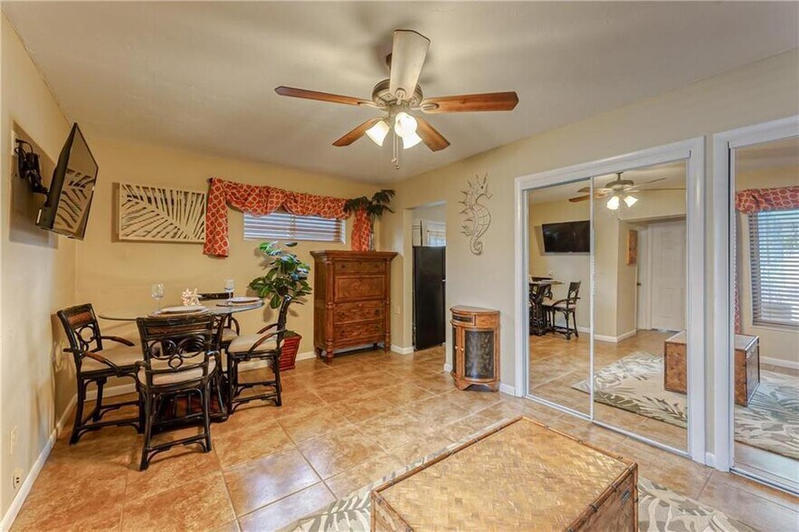 Building Photo - 1517 NE 17th Ter