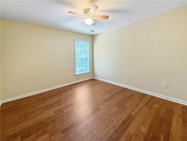 Building Photo - 2380 Fairlie Dr