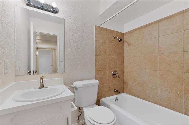 Building Photo - 6808 Trail Lake Dr