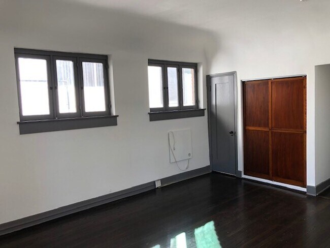 Building Photo - AS Maltman (#317)