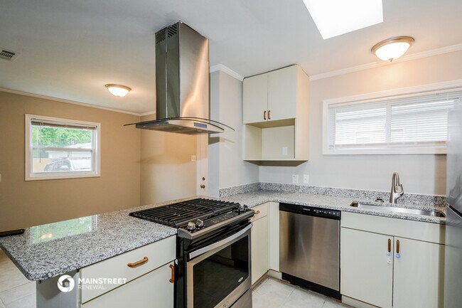 Building Photo - 9150 Harold Dr