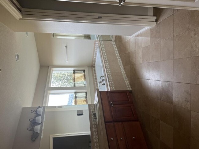 Building Photo - 15715 SE Bybee Dr