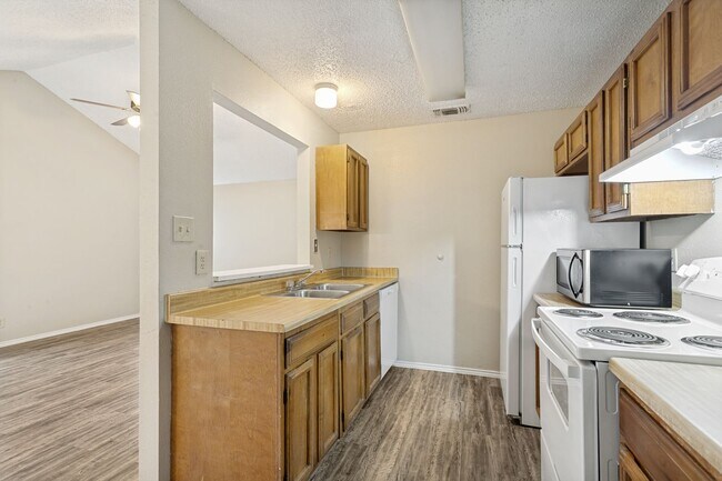 Building Photo - 2-BEDROOM DUPLEX