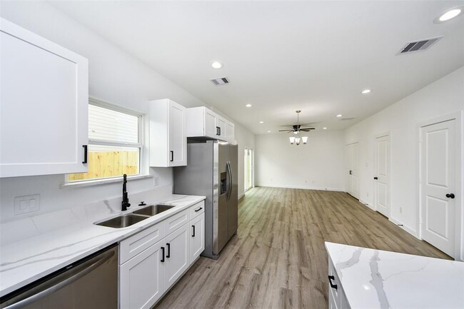 Building Photo - 8501 Autumn Ln