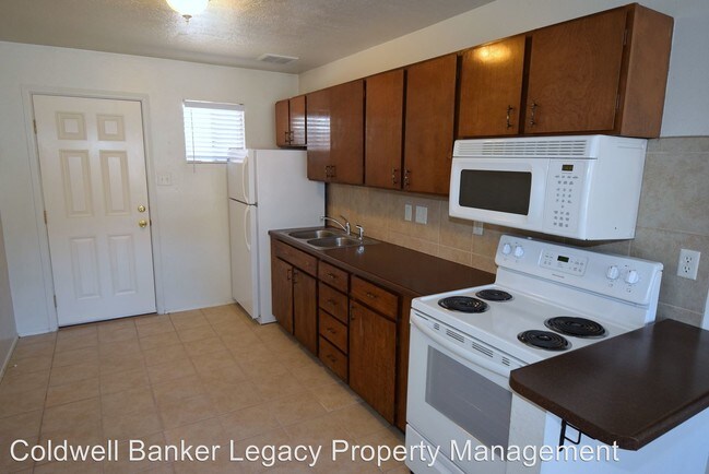 Building Photo - 9408 Candelaria Rd NE