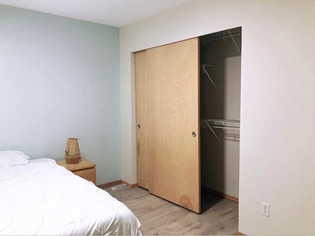 Building Photo - 2422 Yakima Ct
