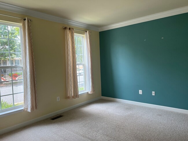 Building Photo - Sought after Idlewild Community