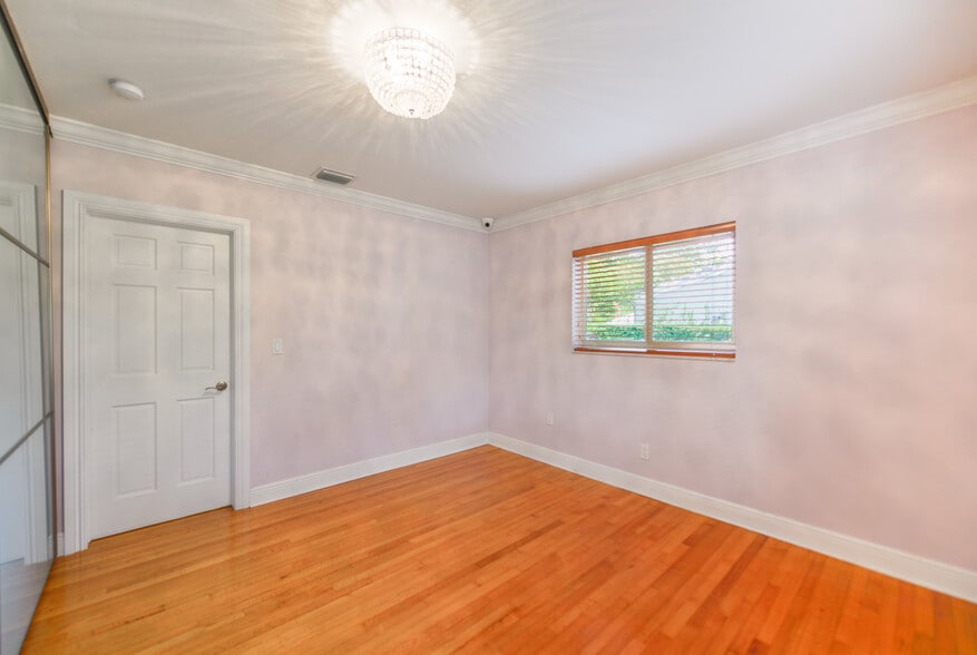 Building Photo - 911 Mariana Ave