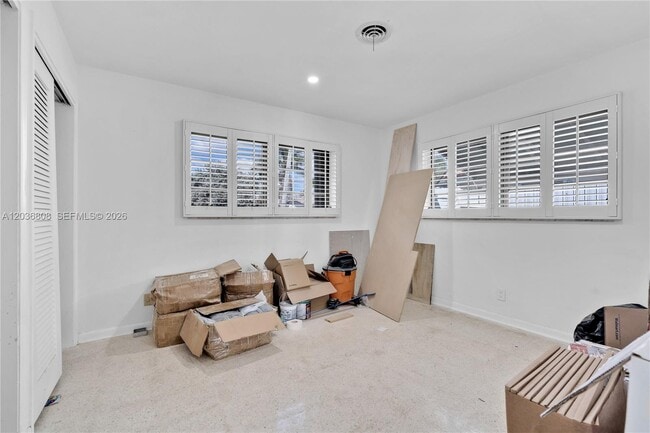 Building Photo - 1418 NE 57th Ct