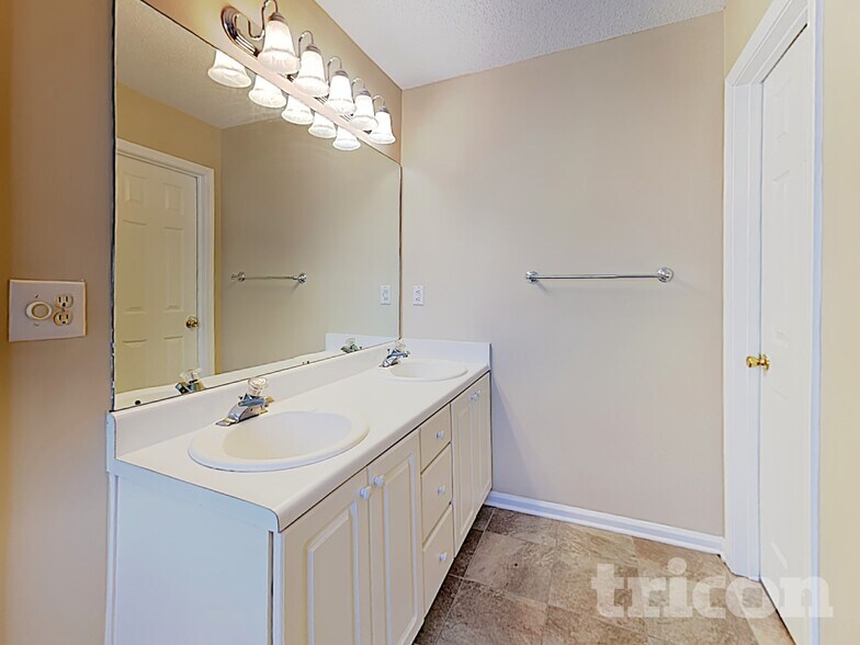 Building Photo - 153 Clear Brook Trail