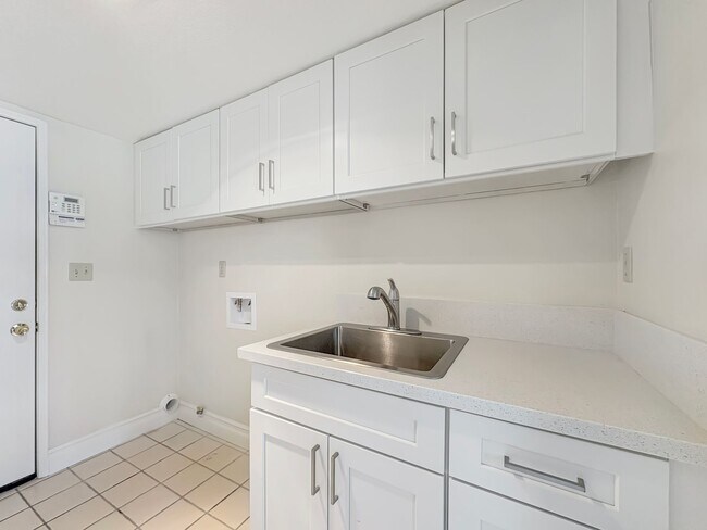 Building Photo - Spacious Oceanside Retreat with Pool, Spa,...