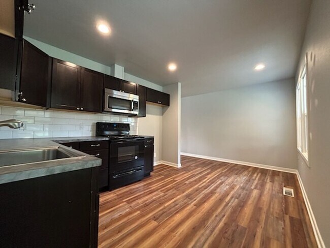 Building Photo - 224go