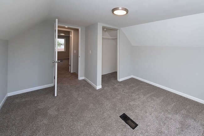 Building Photo - COVEDALE - 3+ bedroom brick cape cod  with one garage built in garage