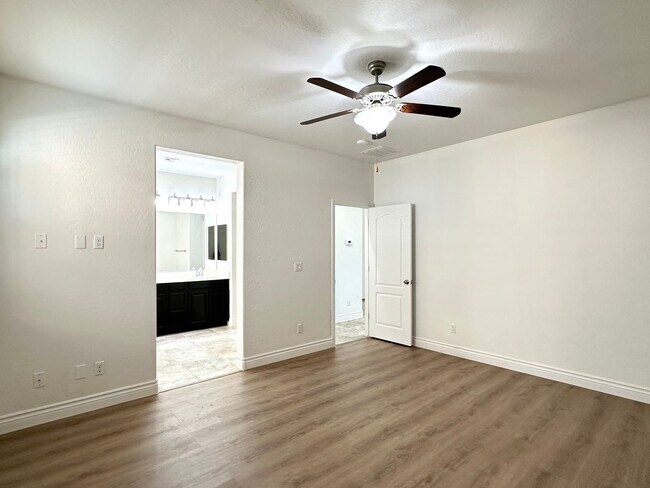 Building Photo - Lantern Gardens