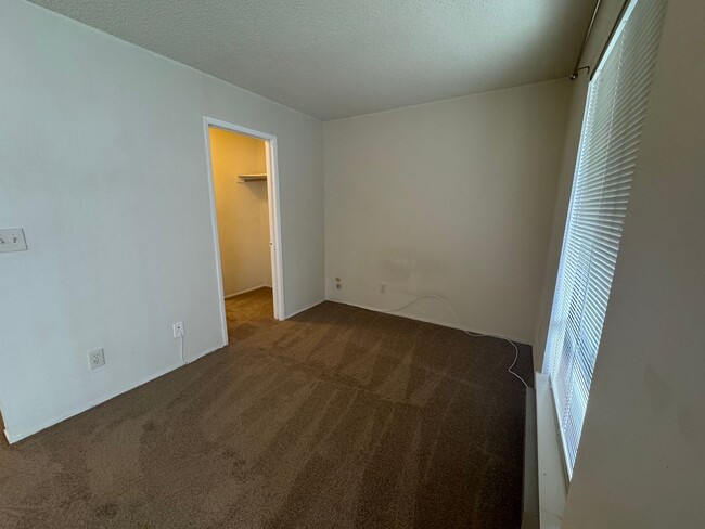 Building Photo - Studio Condo Available!