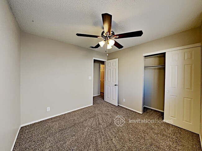 Building Photo - 1740 La Cruz Dr