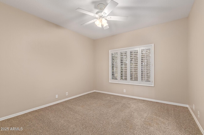 Building Photo - 1211 E Desert Flower Ln