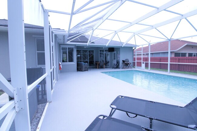 Building Photo - 2957 SW Collings Dr