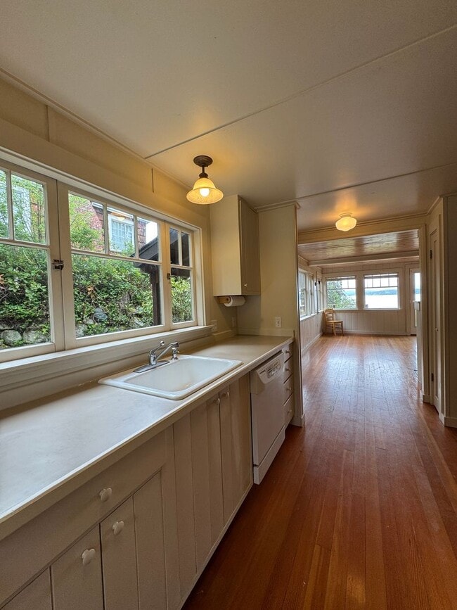 Building Photo - Desirable Indianola waterfront just in time for summer