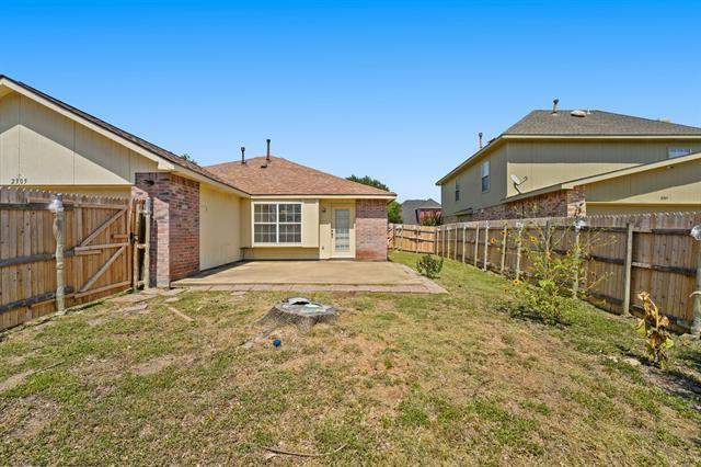Building Photo - 2305 Valley Creek Dr