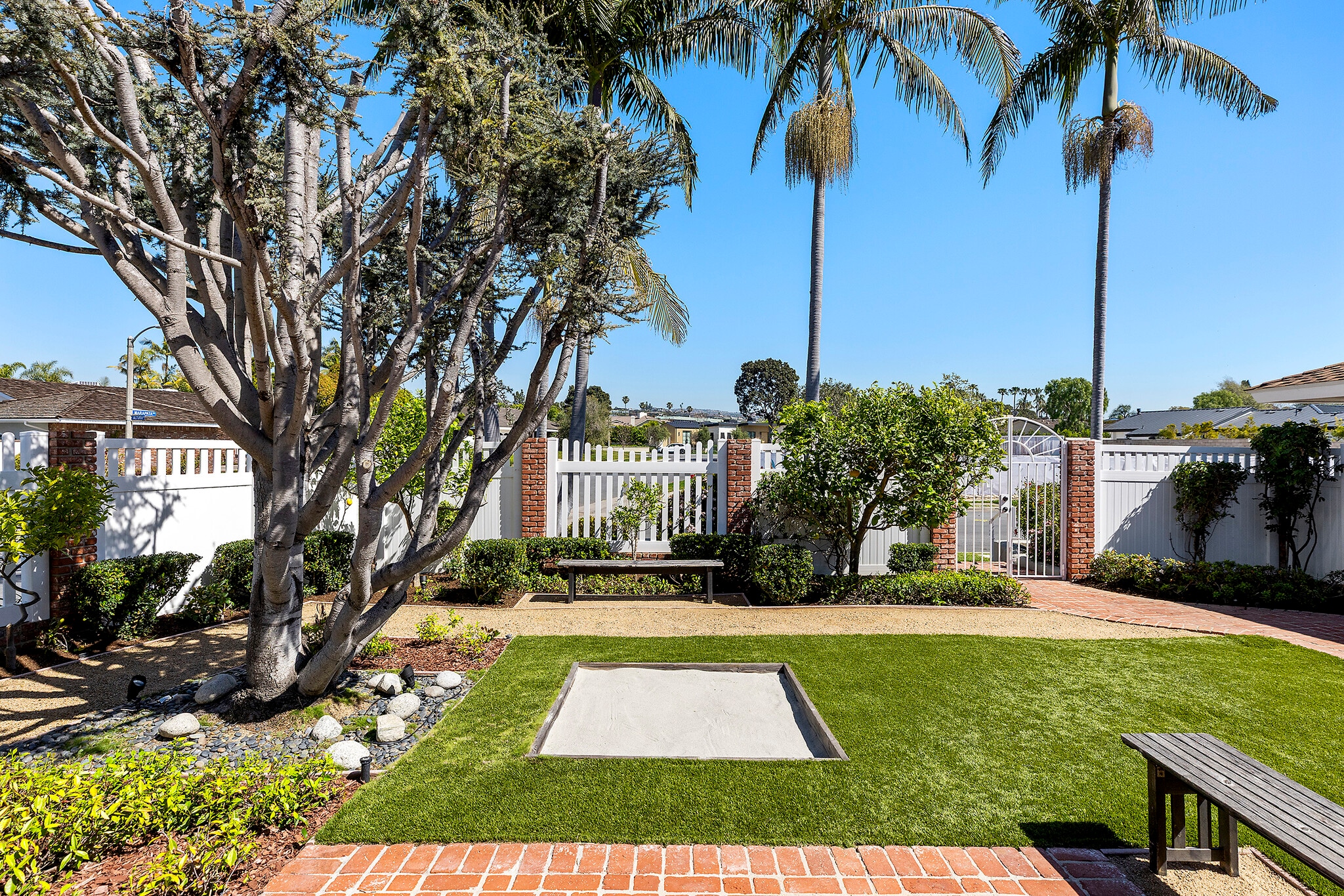 Building Photo - 1901 Altura Dr