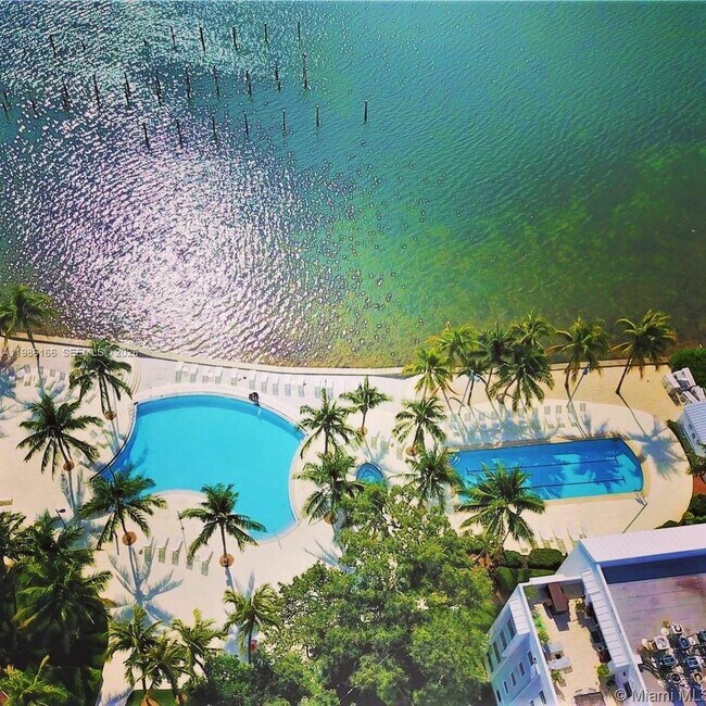 Building Photo - 750 NE 64th St