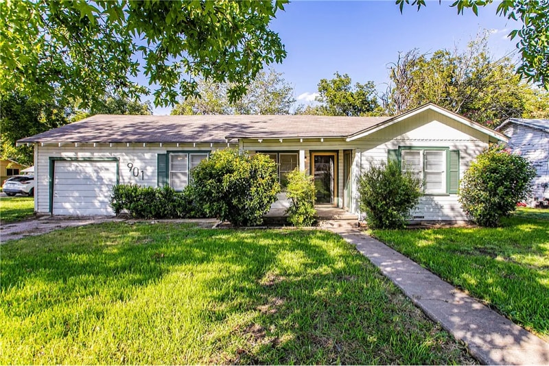 Building Photo - 901 Avenue C