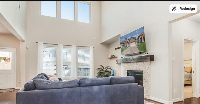 Building Photo - 4411 Woodridge Dr