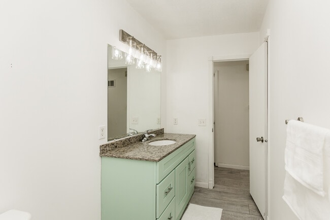 Building Photo - 3409 Cedar Ln