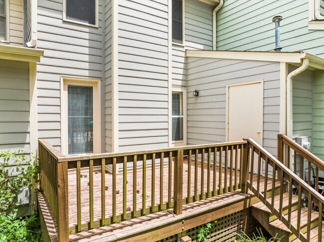 Building Photo - 5624 Darrow Dr