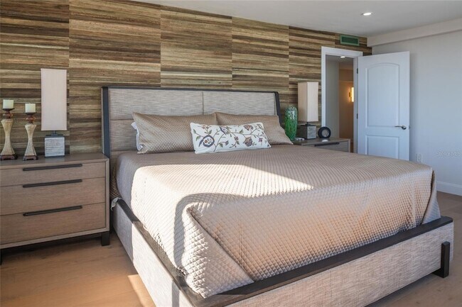 Building Photo - 770 S Palm Ave