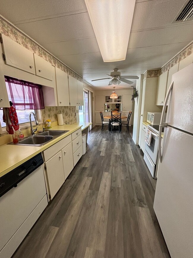 Building Photo - Charming 2BR 2BT Fully Furnished Home in a...