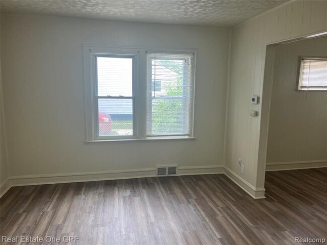 Building Photo - 8242 Maxwell Ave