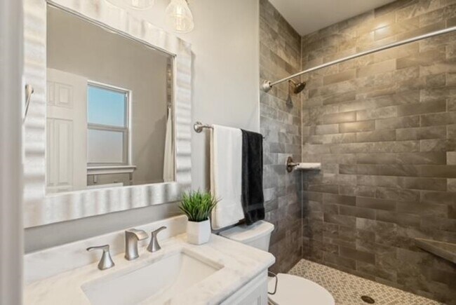 Building Photo - 406 Mountain View Dr