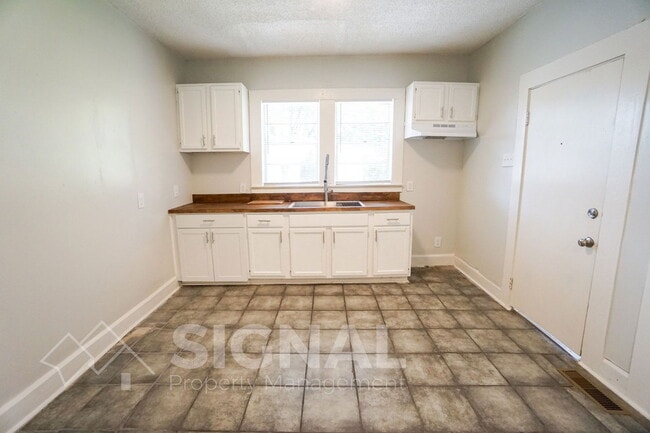 Building Photo - 1906 15th Ct N
