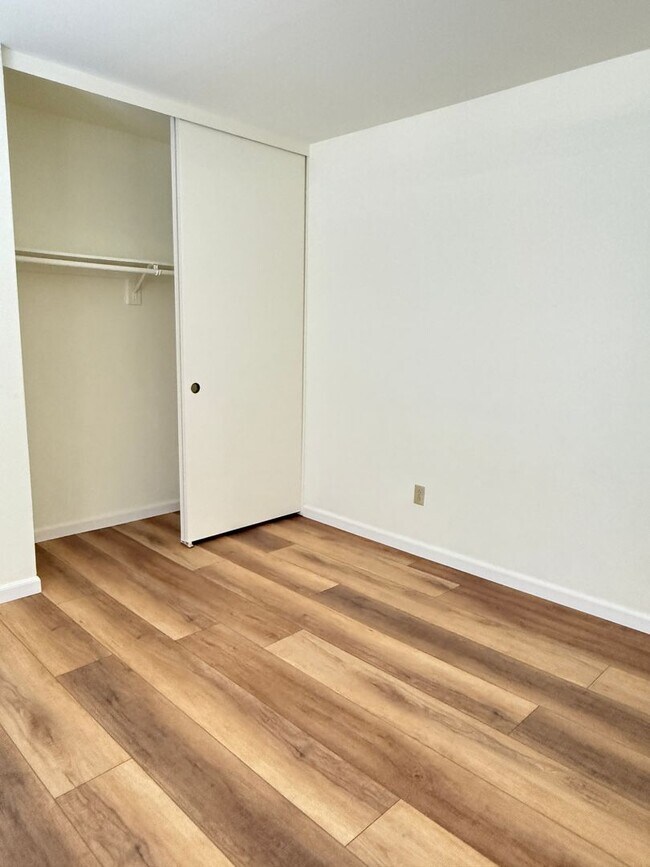 Building Photo - 2 BR 2 bath with beautiful views