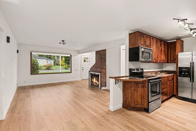 Building Photo - 2658 35th Ave W