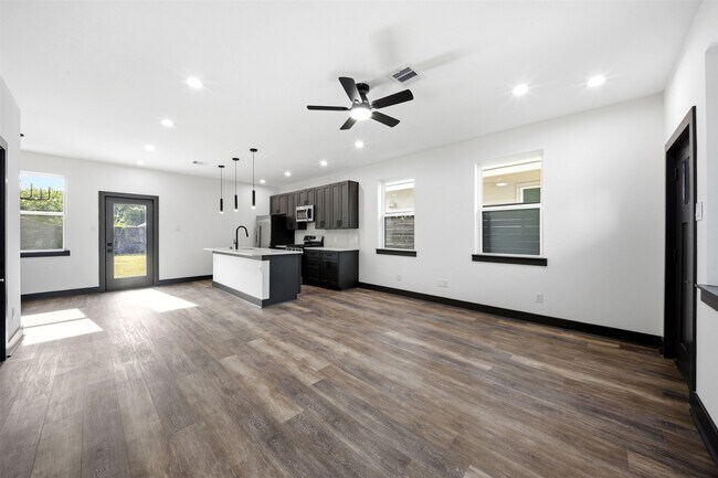 Building Photo - 7818 Hanfro Ln