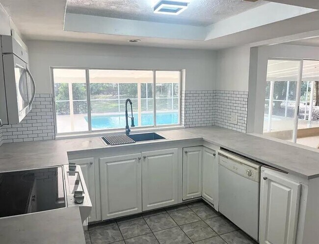 Building Photo - 11631 Seminole Dr