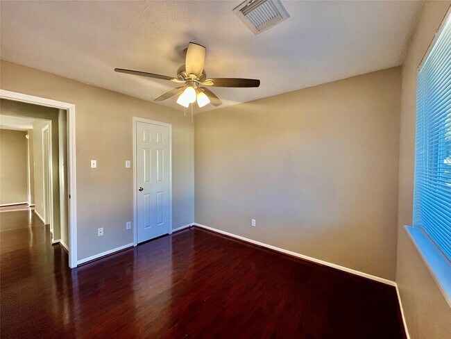 Building Photo - 146 Skycrest Dr