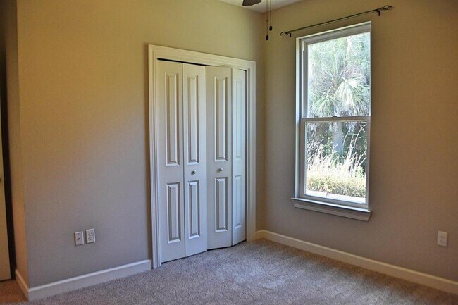 Building Photo - 416 Tropical Way