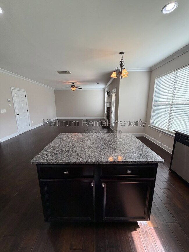 Building Photo - 5075 Rialto Way